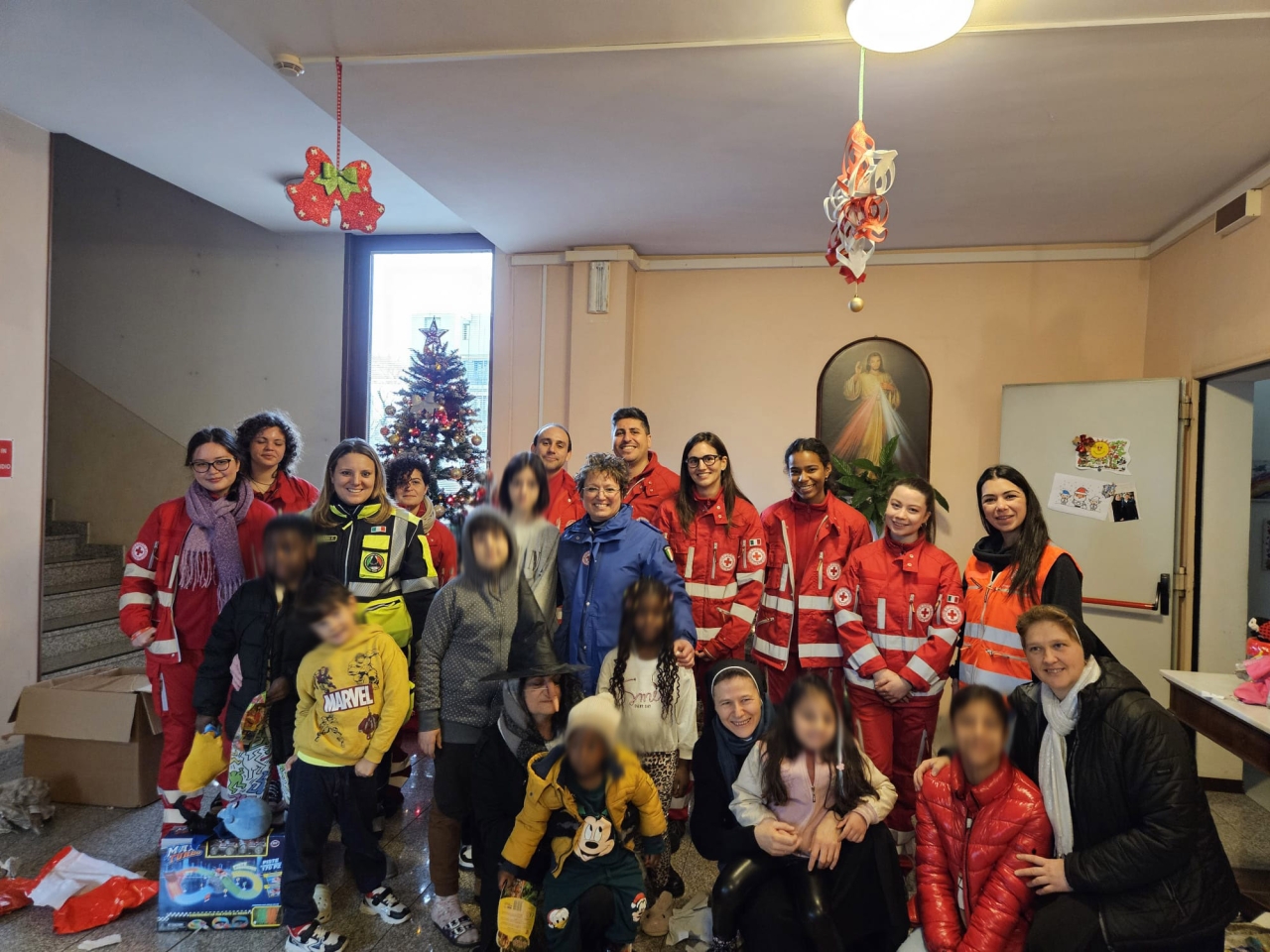La Befana vien con CRI: i volontari della CRI Parma portano doni ad anziani e famiglie